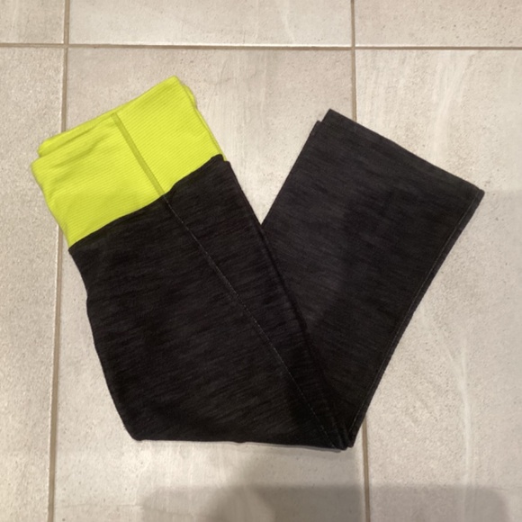 Lululemon ‘Gather and Crow’ Crops - Denim/Heathered Split Pea- Size 6 - Picture 9 of 10